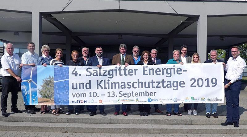 Gruppenfoto zum Pressetermin der Stadt Salzgitter mit Projektpartner*innen der "Energie- und Klimaschutztage 2019"